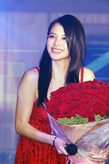 组图：吴克群发新专辑 单膝下跪示爱徐若瑄