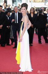 组图：《血缘》首映 歌迪亚霸气长裙艳压群芳