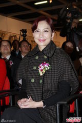 组图：汤唯香港支持父亲画展