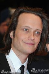 《除了我们还有谁》首映 女星Lena与两男星勾肩搭背