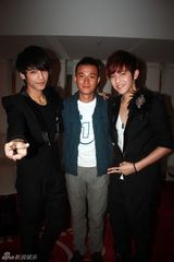 组图：《万有引力》首映礼 J3助阵红毯