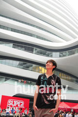 组图：快男选手酷似李敏镐 为选秀放弃剑桥