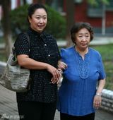 组图：《谁来伺候妈》热拍 彭玉现场数次落泪