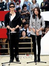 组图：《深夜的FM》釜山见观众 秀爱清新刘志泰帅酷