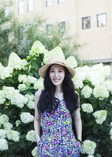 组图：田朴珺首曝清新生活照 笑容温暖眉眼妩媚