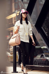 组图：姚晨街拍美腿醒目 网友送昵称“腿姐”