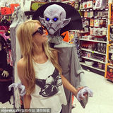 组图：希尔顿购买万圣节装备 戴马头面具搞怪