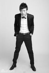 组图：刘一最新写真雅痞型男显魅力