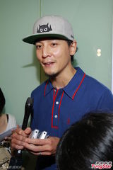 组图：吴彦祖为照顾女儿消瘦 自称寻回初恋感觉