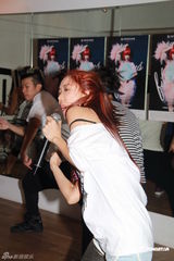 组图：薛凯琪为个唱卖力排舞挑战难度