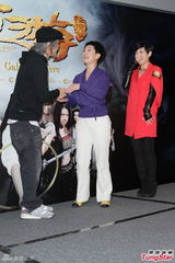 组图：舒淇获周星驰两度亲脸 称高攀不起