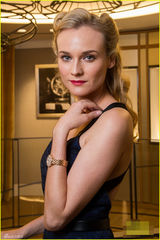 组图：黛安-克鲁格优雅干练亮相派对 连体衣秀美背