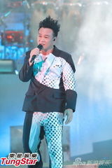 组图：陈奕迅开唱造型似黑山老妖 少说话多唱歌