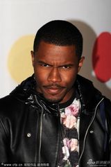 组图：2013全英音乐奖男星帅气亮相红毯