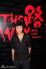 组图：陈坤演唱会排练 锅盖头献唱声嘶力竭