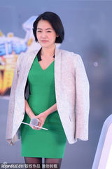 组图：小S涉案后首公开亮相 激吻同性表情夸张