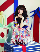 高清图：韩星尹胜雅时尚大片 寻找共同的夏日回忆