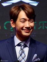 组图：Rain望粉丝穿白衣看演出 将展露性感