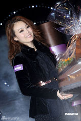 幻灯图：容祖儿熟女装扮代言 将任Twins演唱会嘉宾