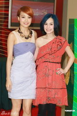 组图：容祖儿力撑谢霆锋 阿娇追忆Twins出道演出