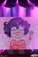 组图：曾志伟薛家燕扮肥姐 郑欣宜隔空寄思念