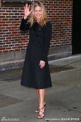 幻灯图：甜姐安妮斯顿做客脱口秀 大展招牌笑容 