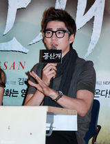 高清组图：尹继尚《丰山犬》试映 金奎丽低胸秀风情