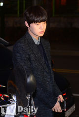 组图：《星星》庆功 金秀贤全智贤潜伏入场