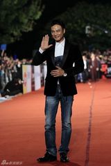 高清组图：金马奖红毯精选 男星西装革履潇洒比帅