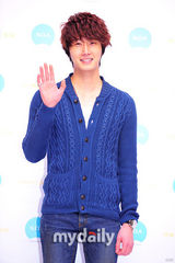 组图：孔侑郑日宇赵允熙等出席咖啡店开业仪式