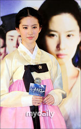 组图：《倩女幽魂》韩国首映 刘亦菲粉色韩服娇俏