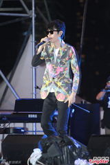 组图：春浪音乐节举办 萧敬腾张震岳热狗齐聚