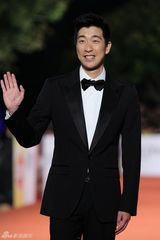 高清组图：金马奖红毯精选 男星西装革履潇洒比帅