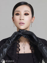 高清图：苗圃代言珠宝首饰 轻纱薄装展迷人身材