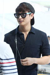 组图：2AM郑珍云TEEN TOP现身机场赴美公演