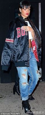 组图：蕾哈娜夜店买醉 公牛外套加身风骚晒蛮腰