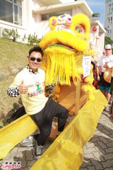 组图：黎耀祥不介意月历外泄 大赞新老板上场福利好