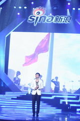 高清组图：新浪网络盛典 满江献唱《中华诵》