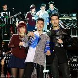 组图：陈柏宇澳门开唱 华语金曲奖获跃进歌手