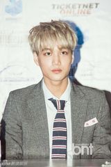 组图：EXO学院风亮相马尼拉记者会 SHINee时尚