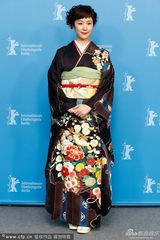 组图：《小小的家》发布会 女星穿和服显羞涩