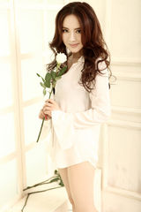 组图：孟茜热辣大片挑战视觉极限 性感中不失高雅