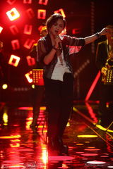 组图：《歌手2》韩磊玩饶舌韦唯嗲嗲音