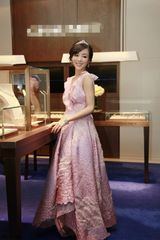 组图：张静初出席活动化身芭比公主精灵妩媚