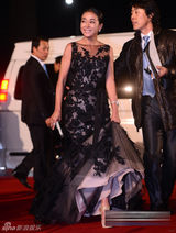 组图：影后有力争夺者赵敏秀雕花长裙大气风范