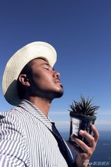 组图：安琥欧洲街拍潮流写真 摩登随性潮男气质