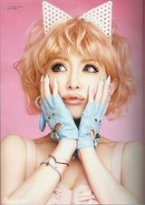 组图：滨崎步微博晒甜美写真 妆容精致娇嫩可人