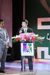 组图：何念年度人物实至名归 感激父亲的鞭笞激励