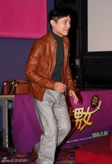 组图：《不良男女》下月上映 林昌正严智苑搞笑