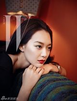 高清图：韩星申敏儿拍时尚大片 波浪卷发神秘妖艳